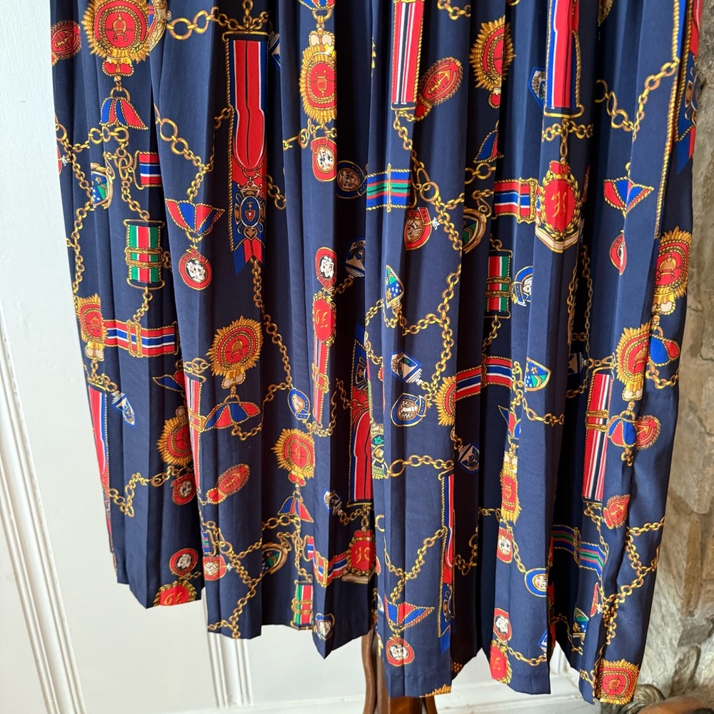 Vintage Military Medal Print Navy Blue Pleated Women's Midi Skirt size 8 medium - Picture 3 of 6